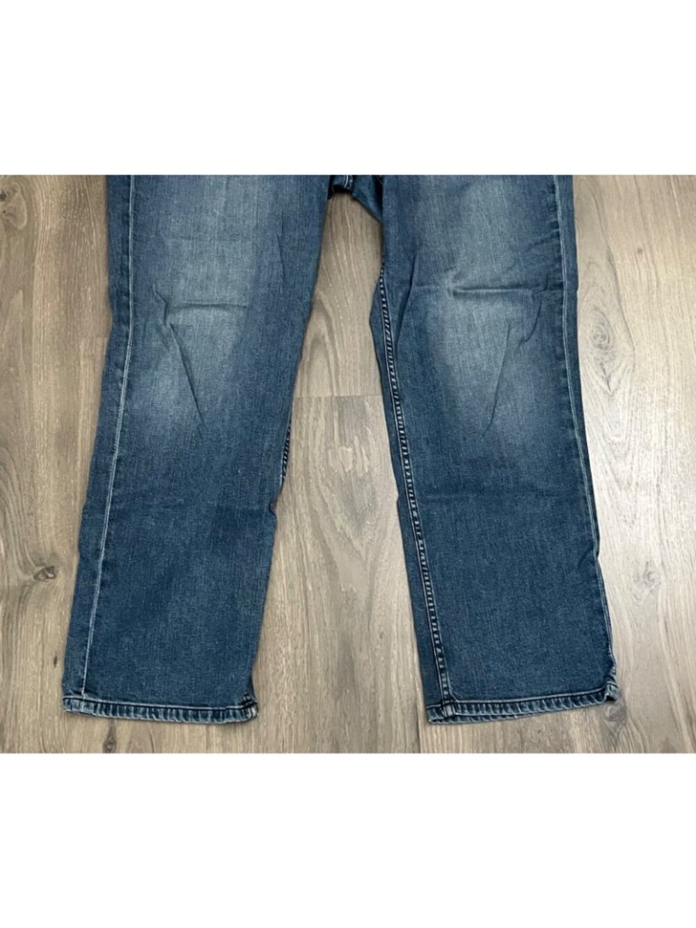 Tommy Bahama Jeans Men 42x30 Blue Authentic Fit Denim Straight Leg Relaxed Feel - Picture 3 of 15